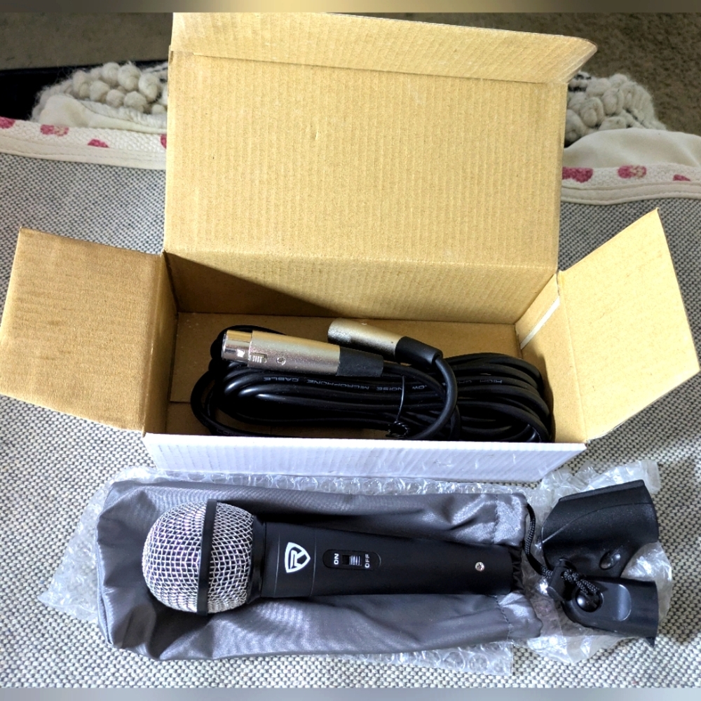 RockvilleProfessional Black Microphone with Cable New In Box